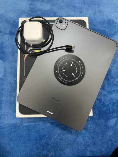 IPAD PRO M4 256 GB WITH 2 YEARS WARRANTY