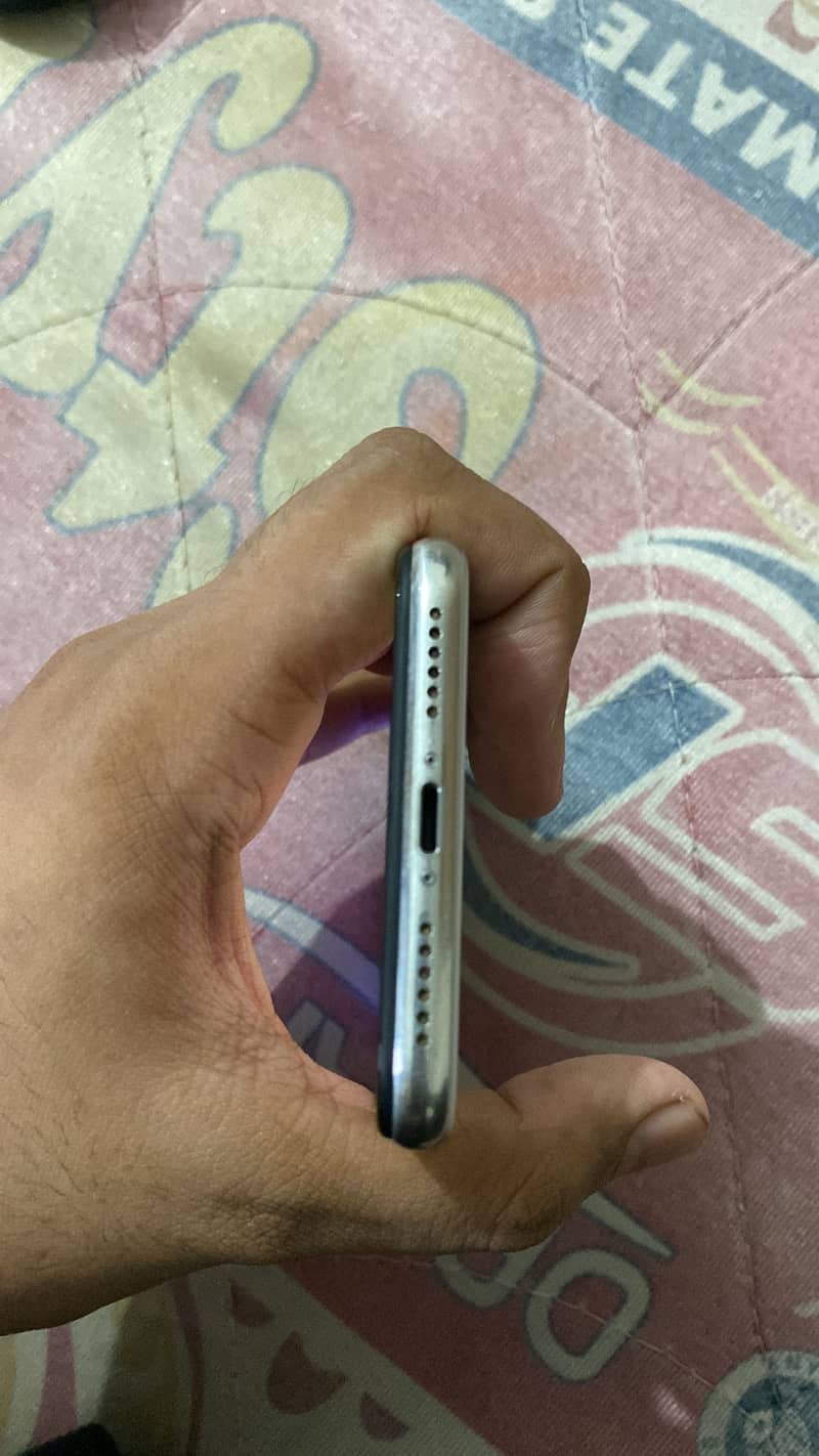 Apple iPhone X 3