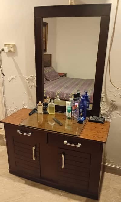 Center Table and Dressing Table