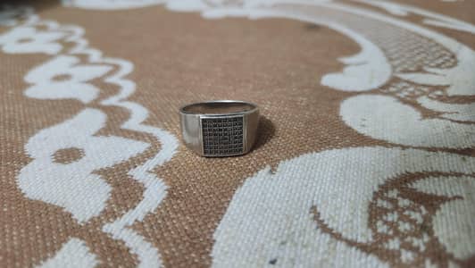 almost new diamond on top and 925 white gold on the sides