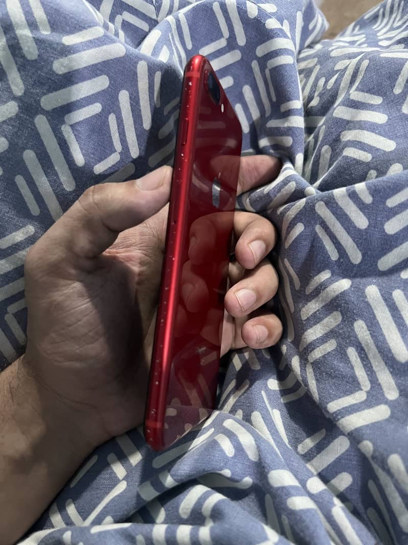 Apple iPhone 8 Plus 4