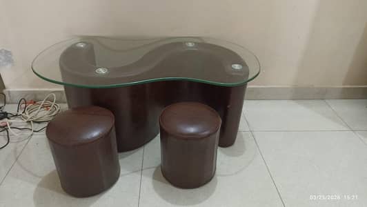 coffee table with puffies