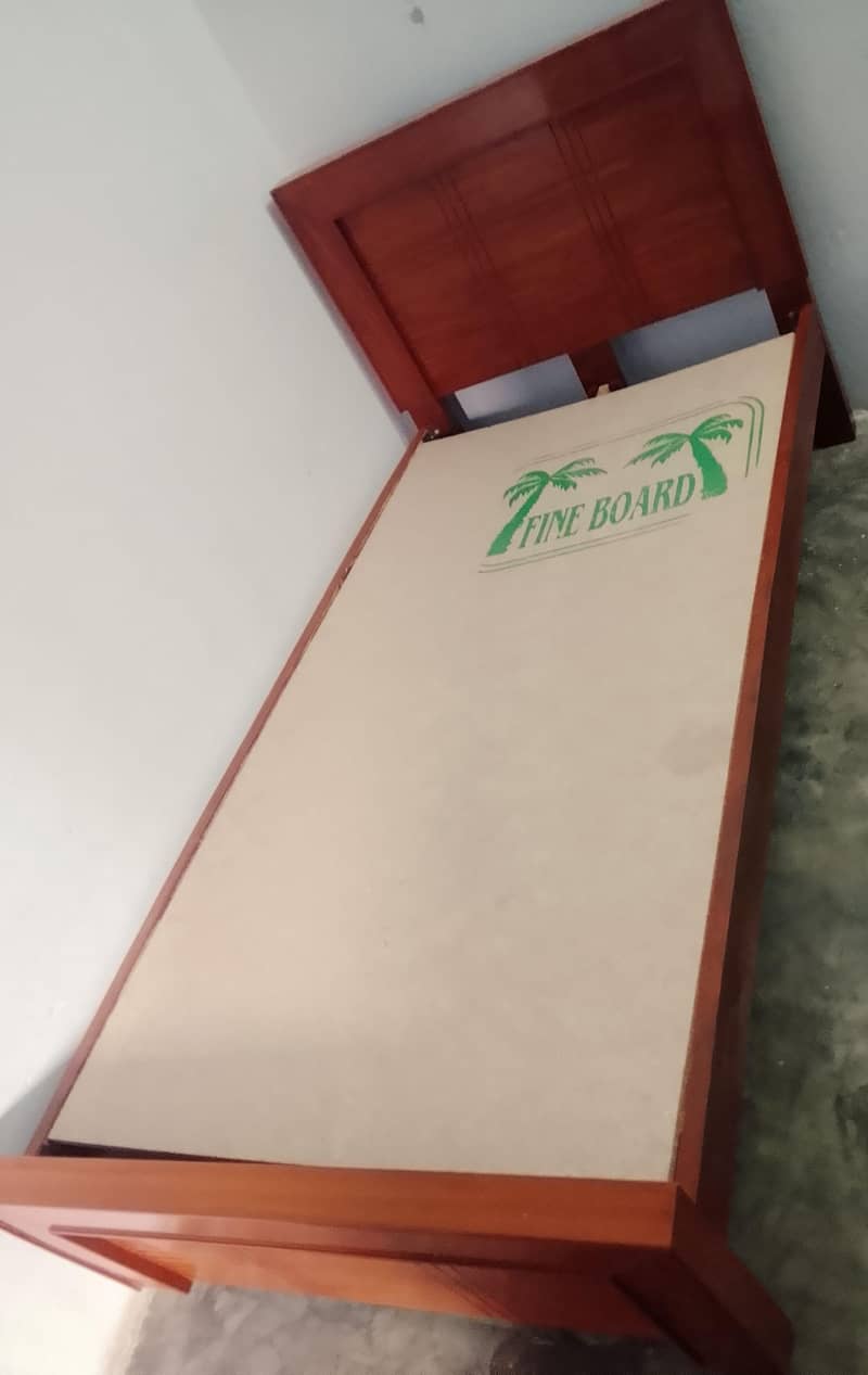 2 single bed available 4