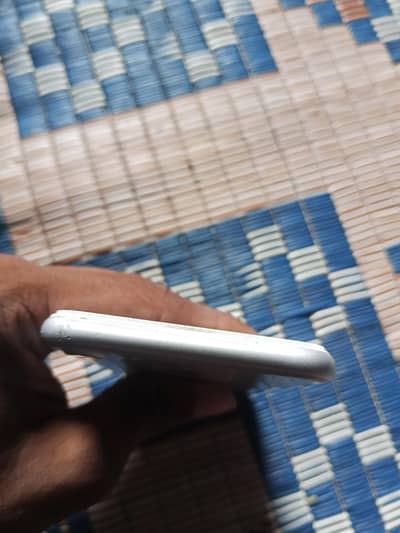 Apple iPhone 7