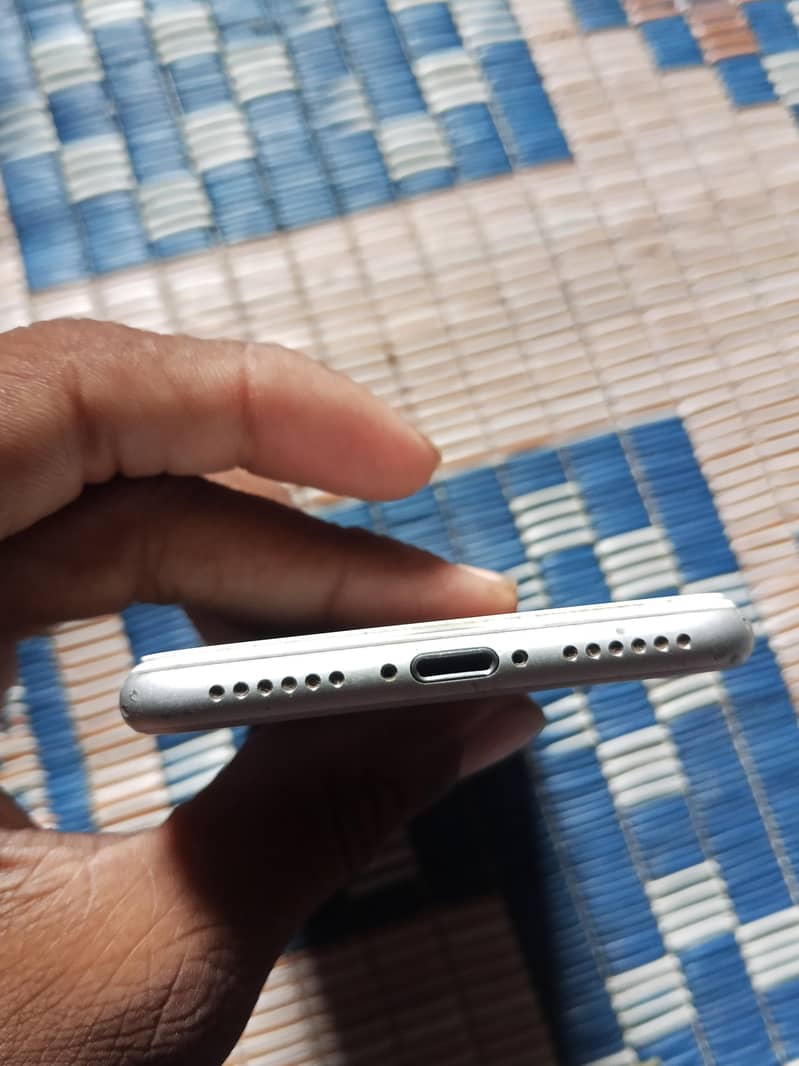 Apple iPhone 7 1