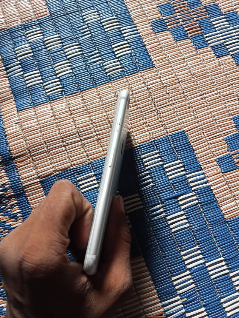 Apple iPhone 7 2