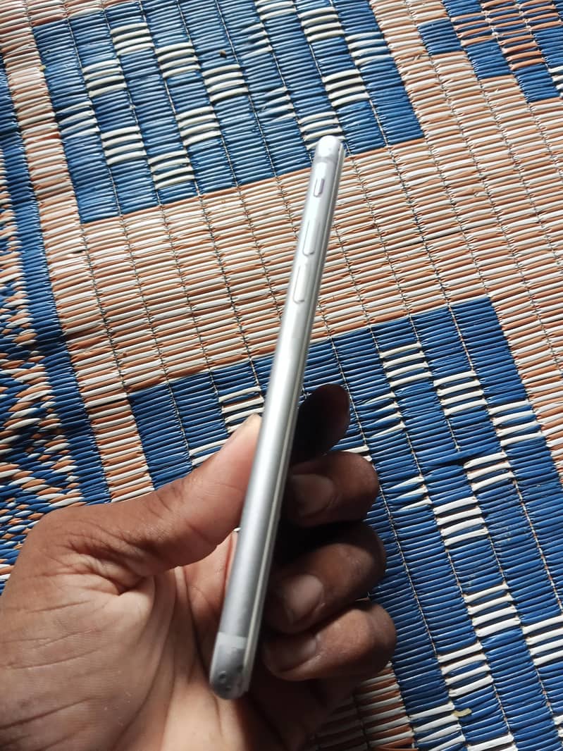 Apple iPhone 7 3