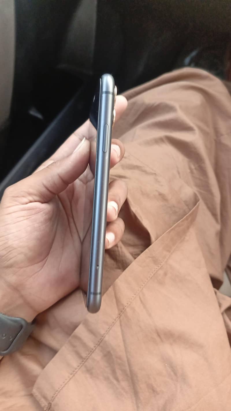 Apple iPhone 11 0
