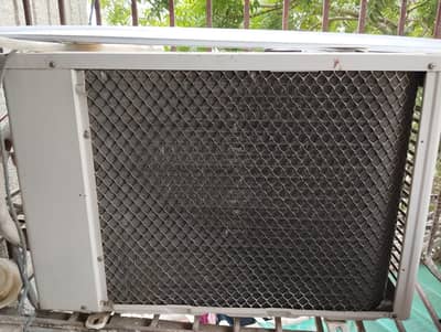 USED AC 1 TON FOR SALE. URGENT
