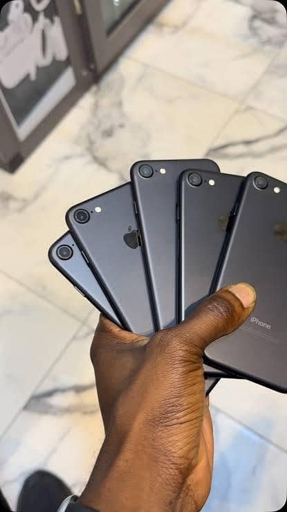 Apple iPhone 7 0