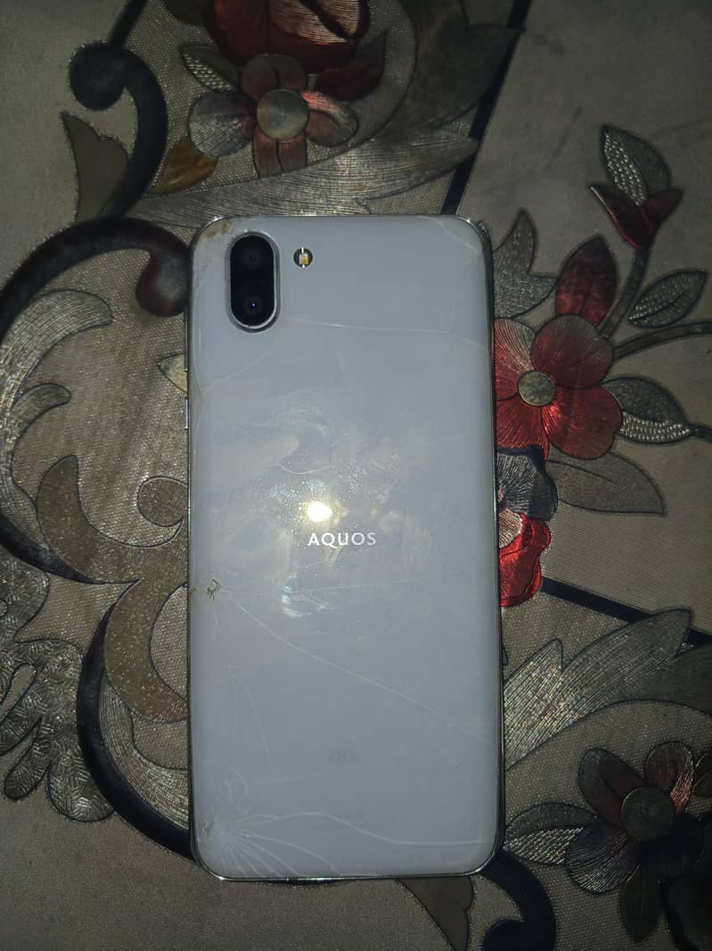 Sharp Aquos R2 1