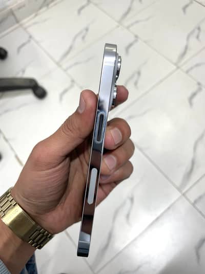 iPhone 14 Pro jv