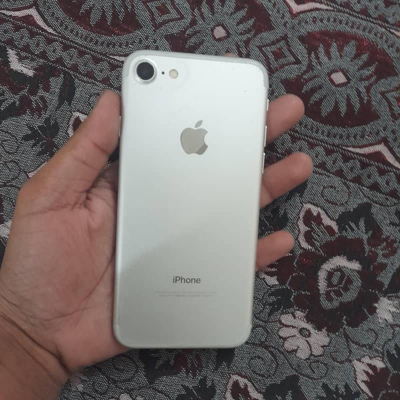 Apple iPhone 7 0