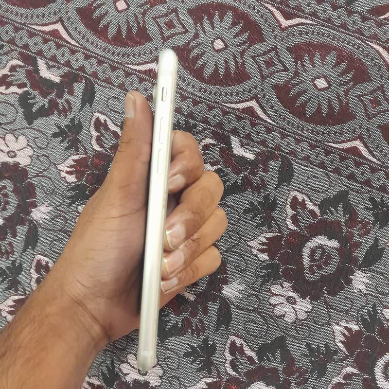 Apple iPhone 7 2