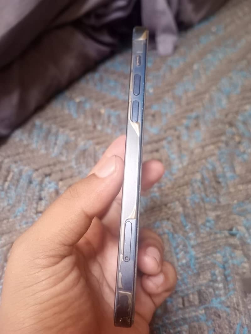 Apple iPhone 12 4