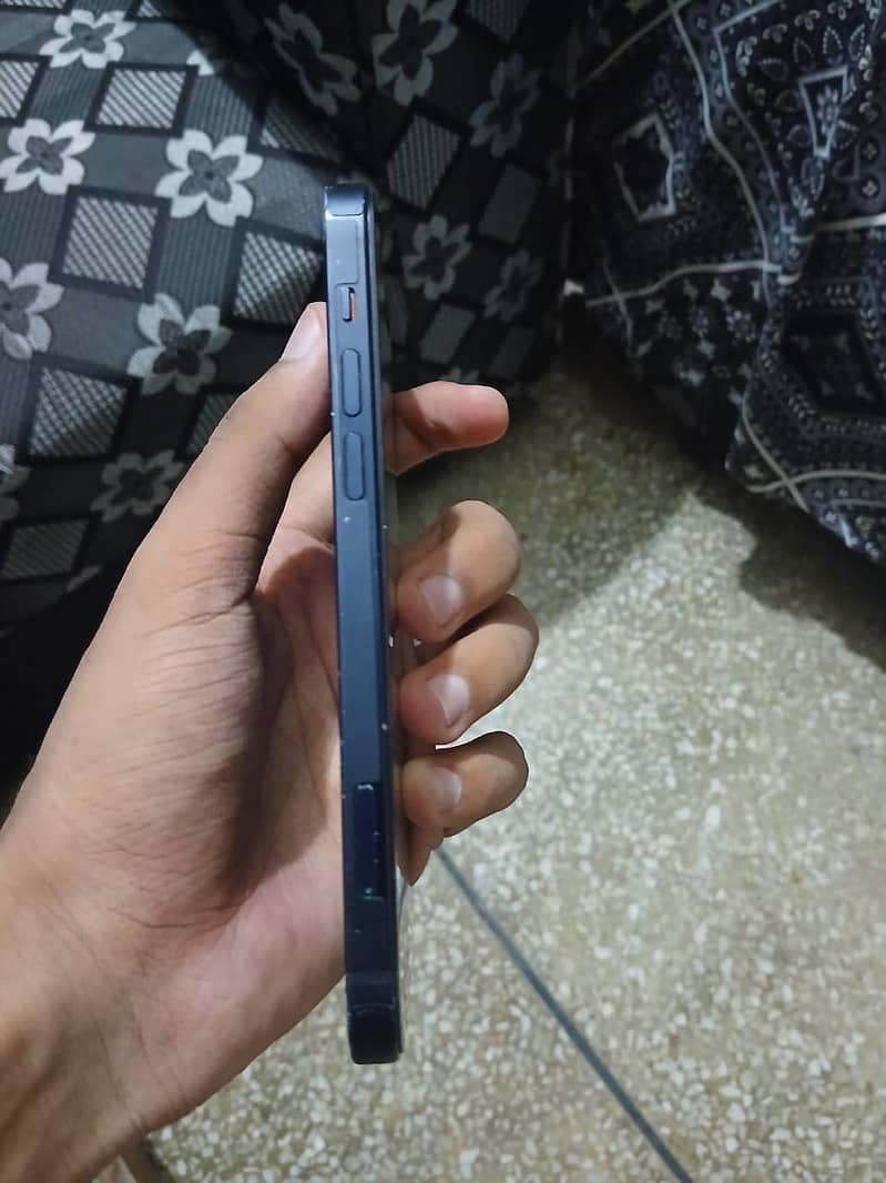Apple iPhone 12 2