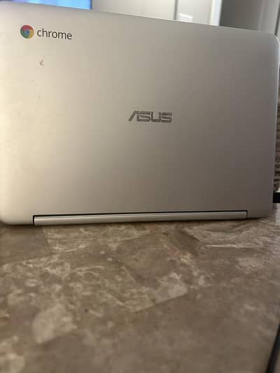 Asus chrome book 8/10 genuine condition