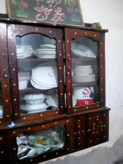 show case and tv trolly