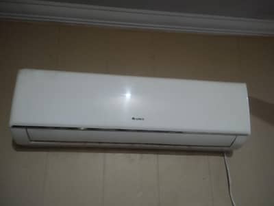 Gree lomo series 1.5 ton R 410 gas non inverter AC