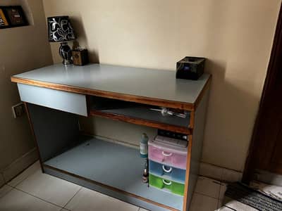 Study table in good condition
