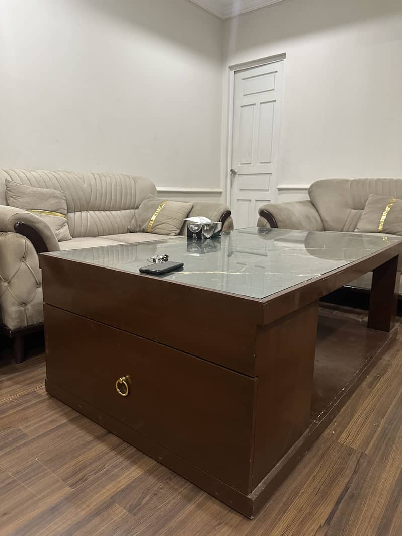 Center table 0
