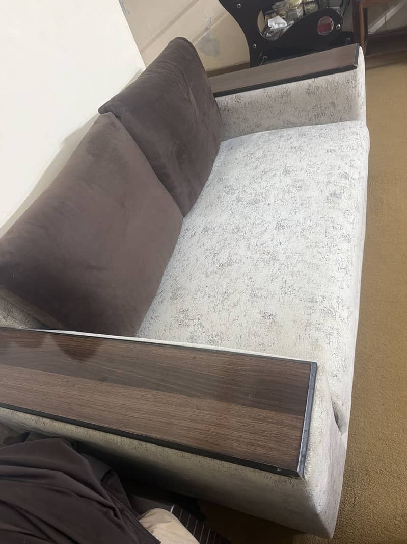 Sofa set 7 seaters  and king size bed 5