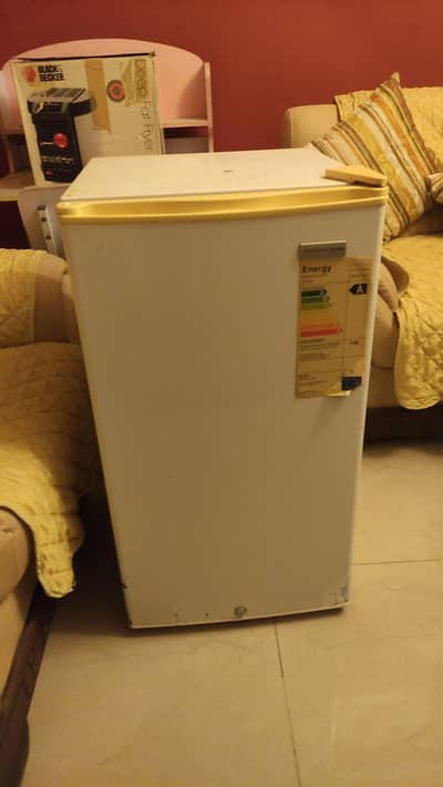 ​ Compact Mini Fridge / Bedroom Refrigerator – Energy Efficient