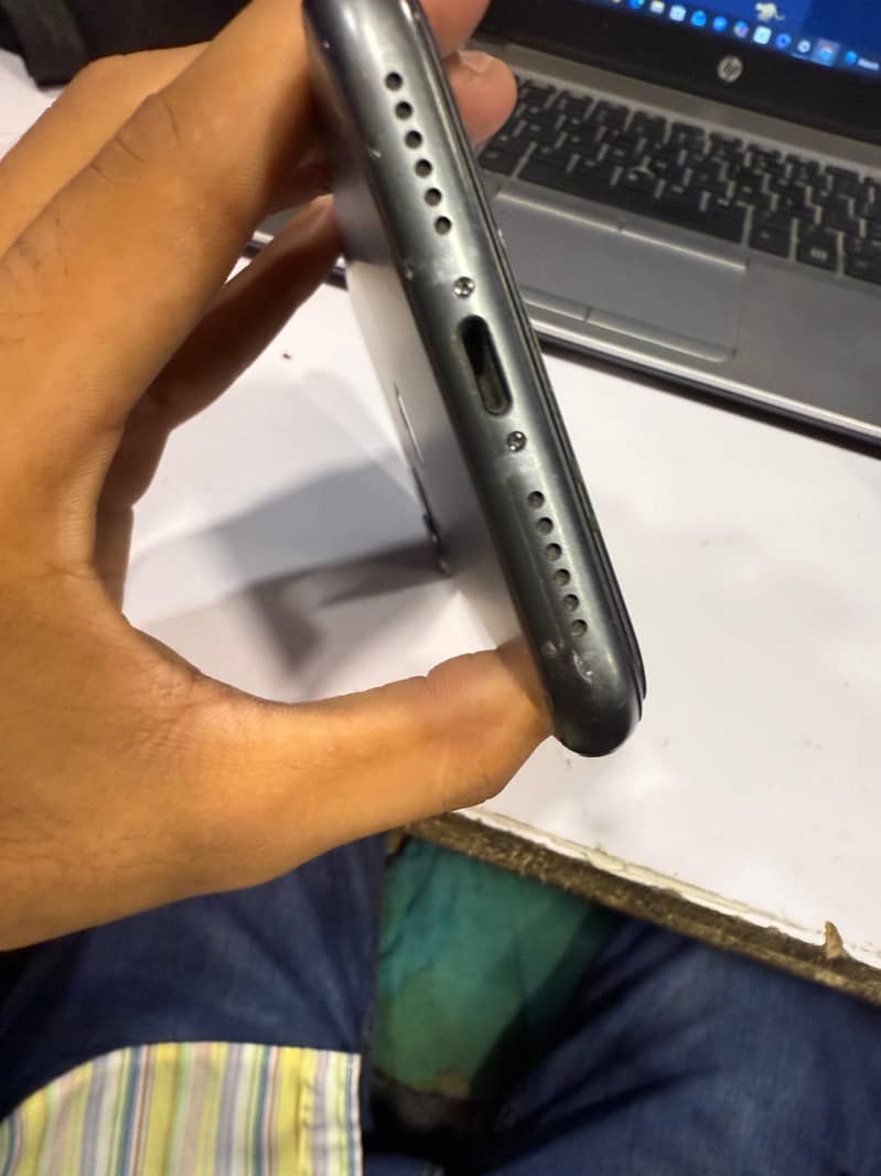 Apple iPhone 11 3