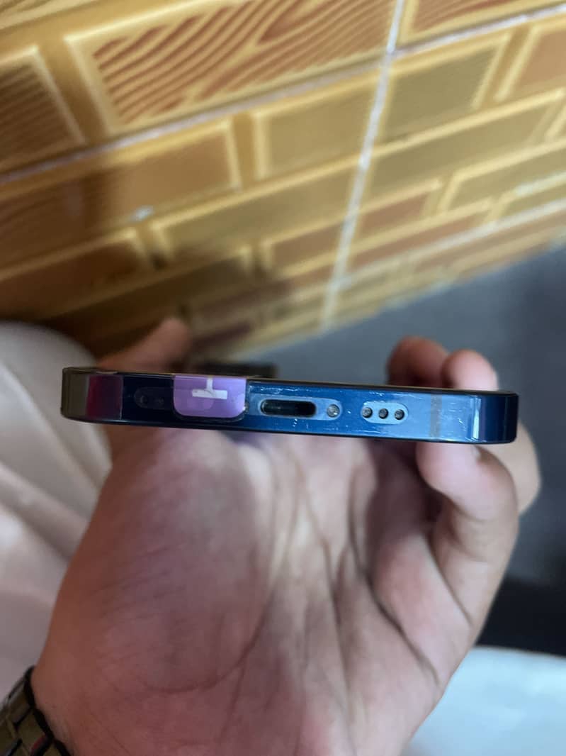 Apple iPhone 13 2