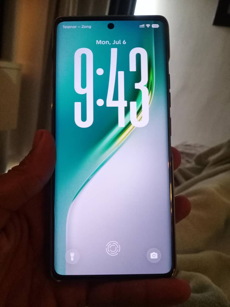 Tecno CAMON 40 Pro 0