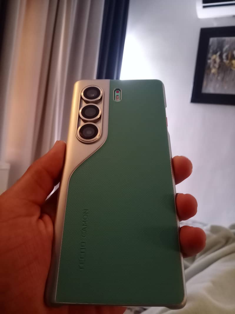 Tecno CAMON 40 Pro 6