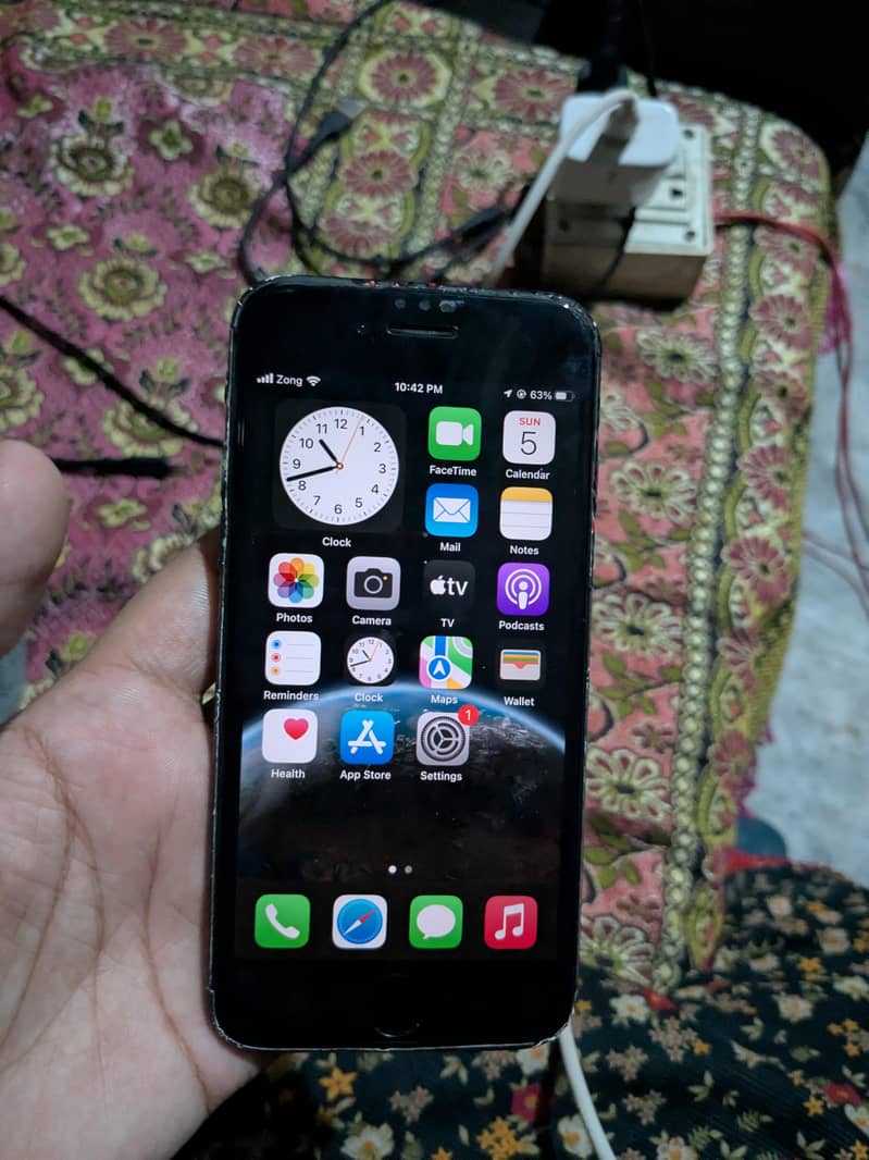 Apple iPhone 8 1