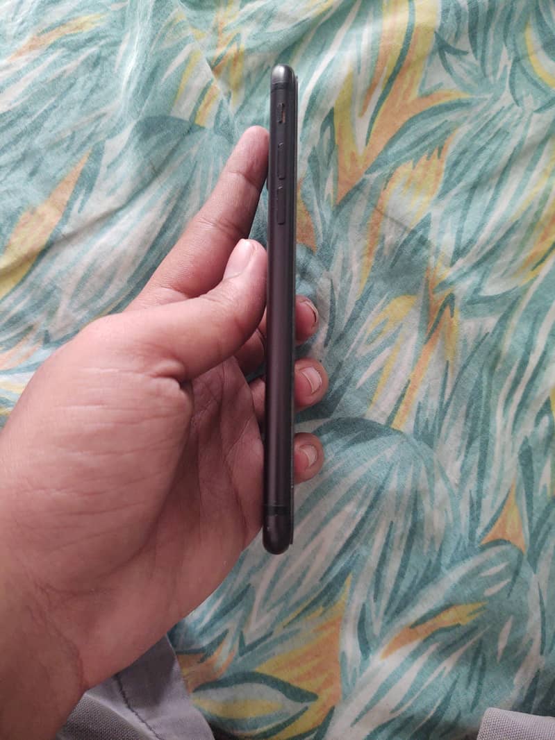Apple iPhone 7 1