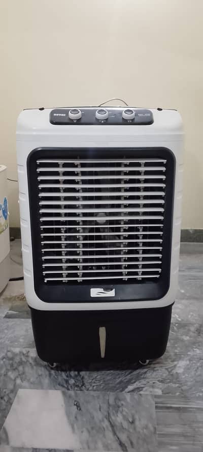 Royal Cooler with 5 gel tubes for cooling
