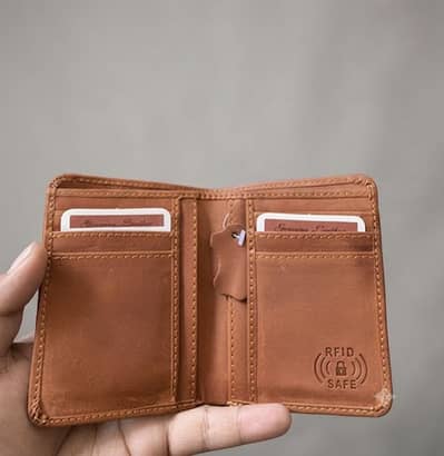 Black and mat brown colours Bifold pyoor Leather hand made wallet