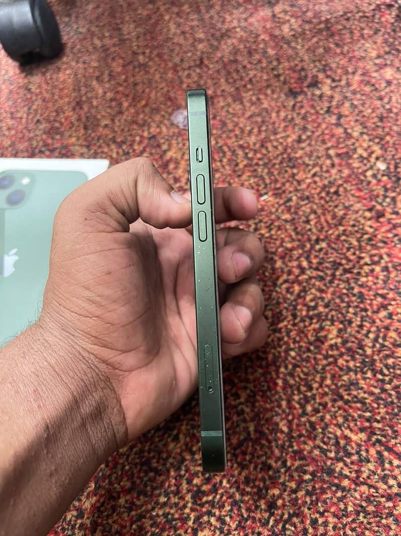 Apple iPhone 13 4