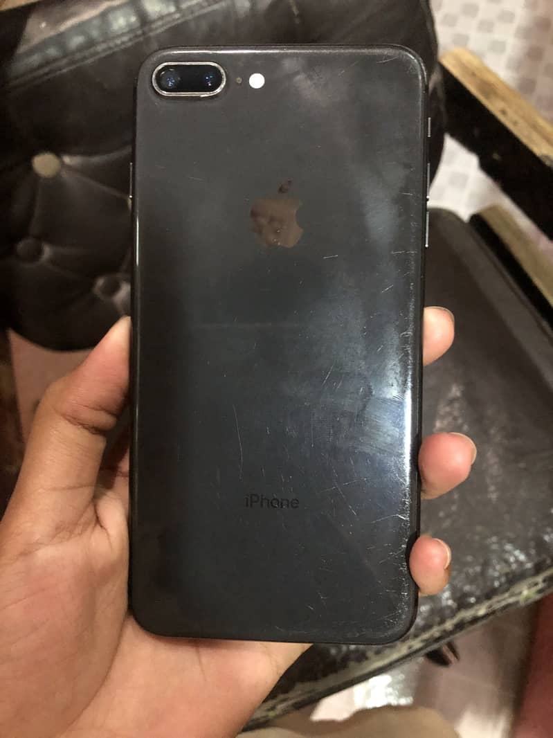 Apple iPhone 8 Plus 1