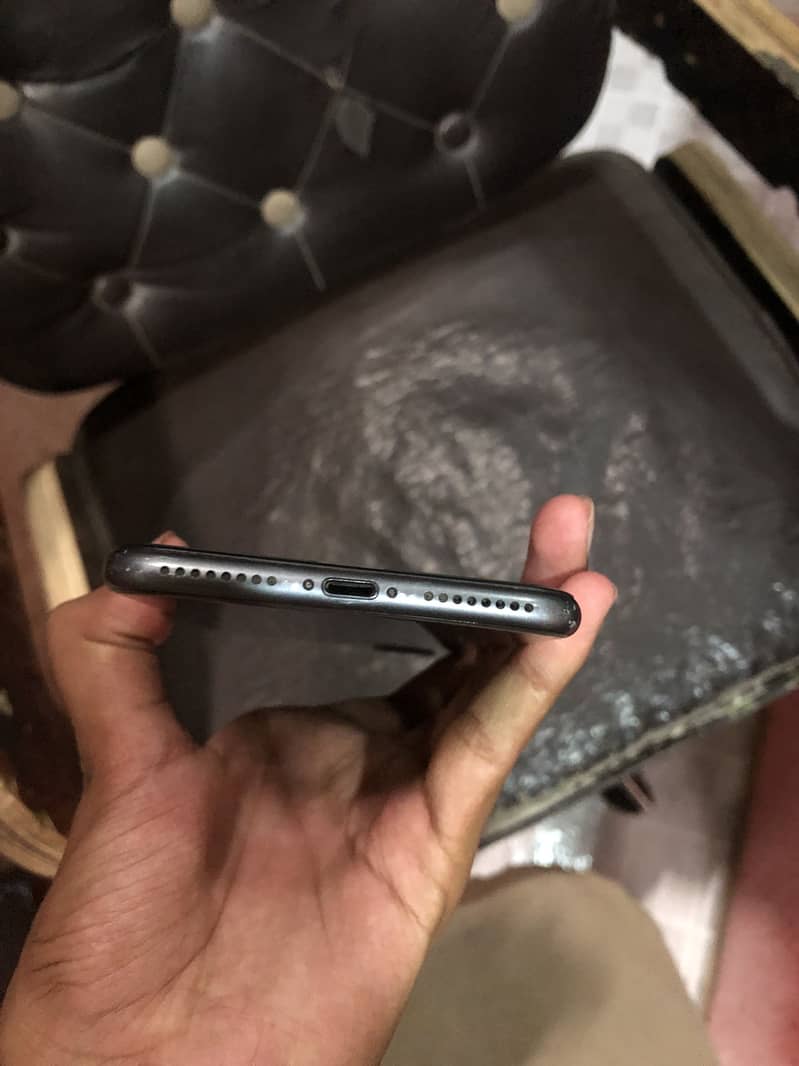 Apple iPhone 8 Plus 4