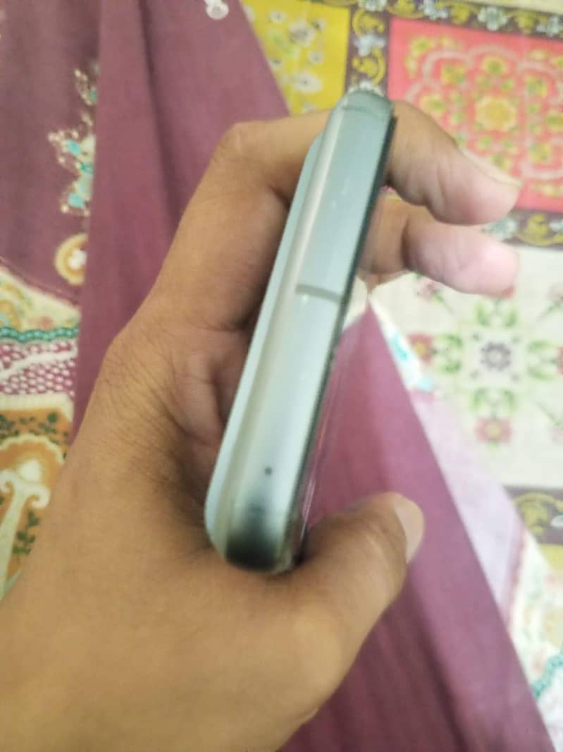 Google Pixel 8 4
