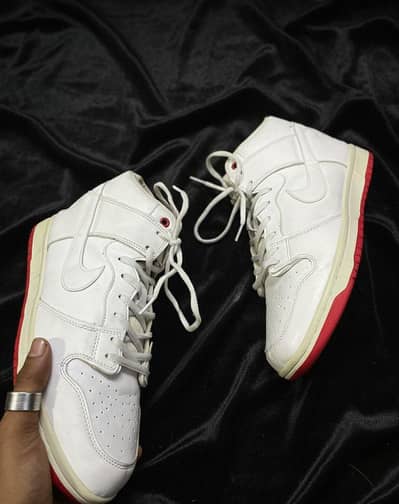 NIKE  JORDAN 1