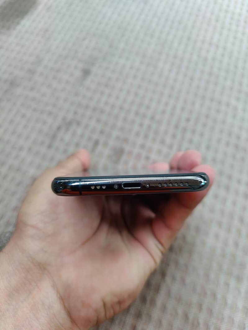 IPhone 11 Pro 4