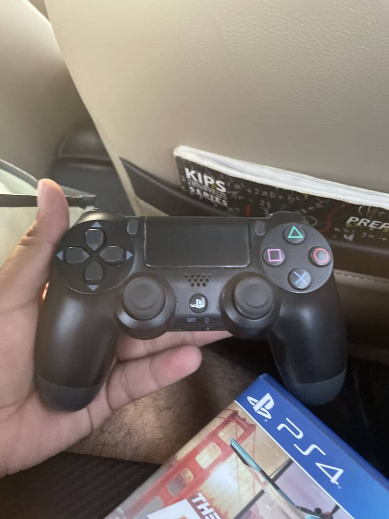 Play Station 4 controller 0