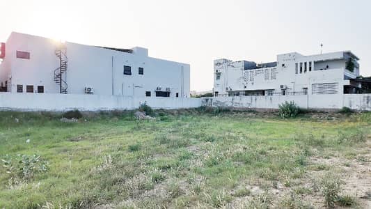 1-KANAL NEAR DHA RAYA RESIDENTIAL PLOT LOCATED IN THE BEST BLOCK OF DHA LAHORE.
