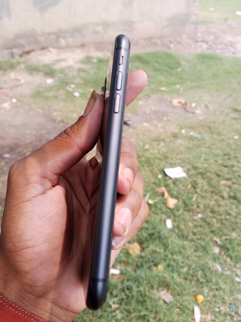Apple iPhone 11 2