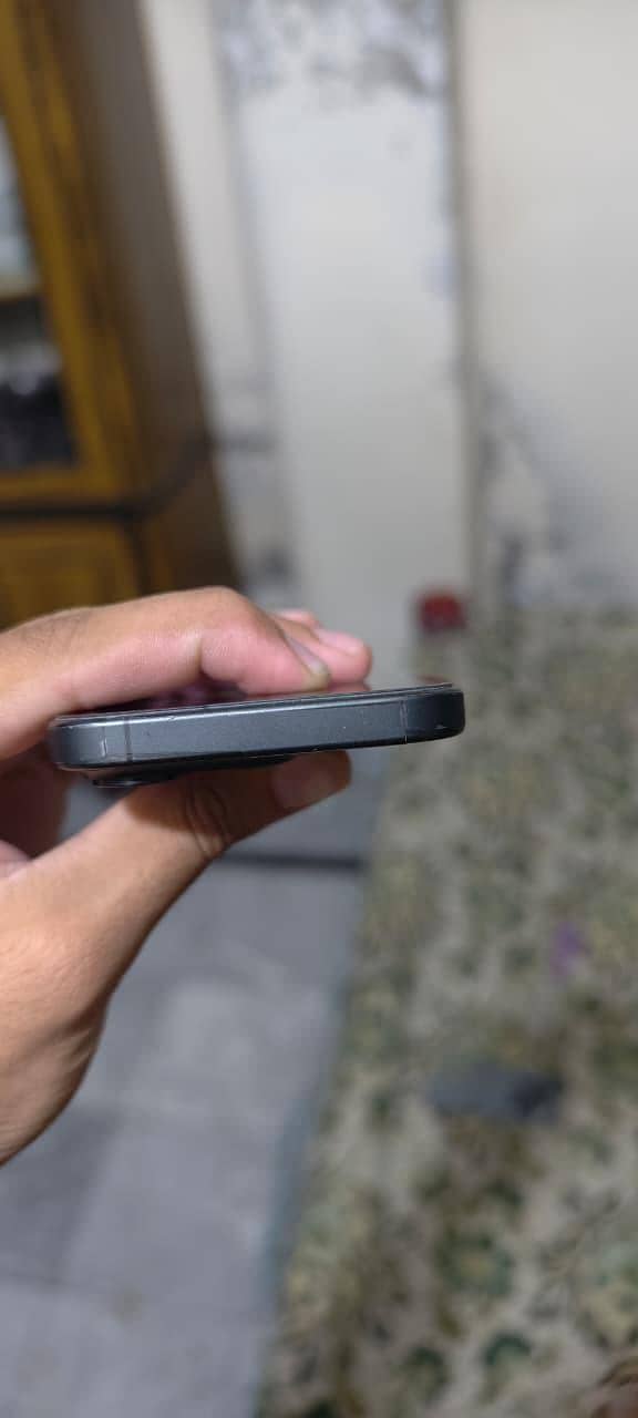 Apple iPhone 15 Pro 0