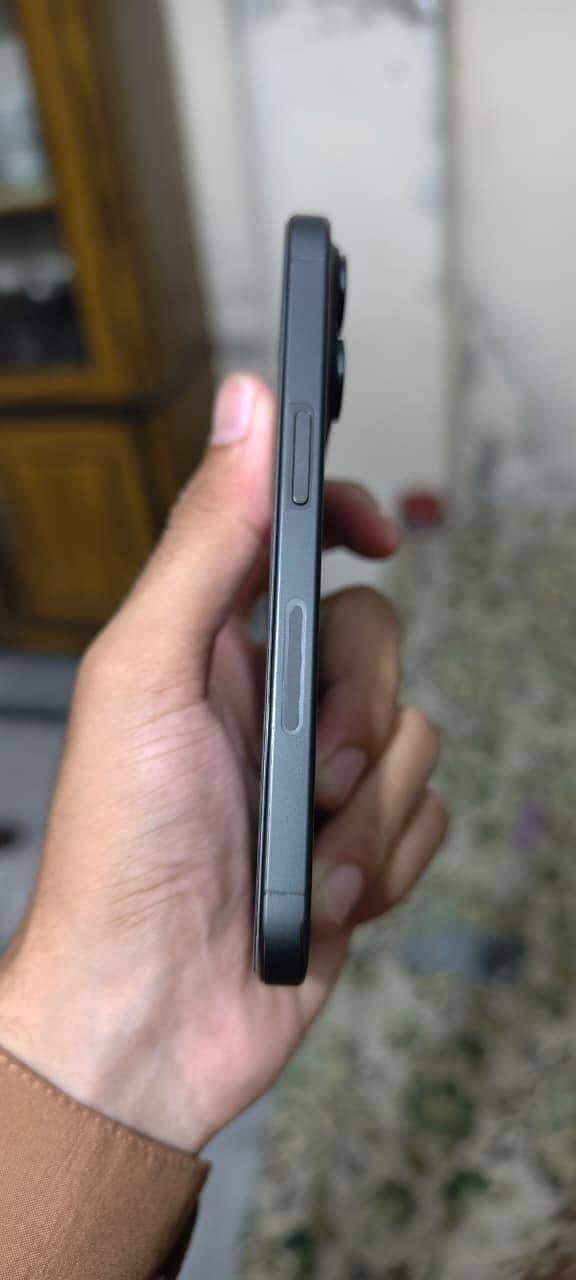 Apple iPhone 15 Pro 3