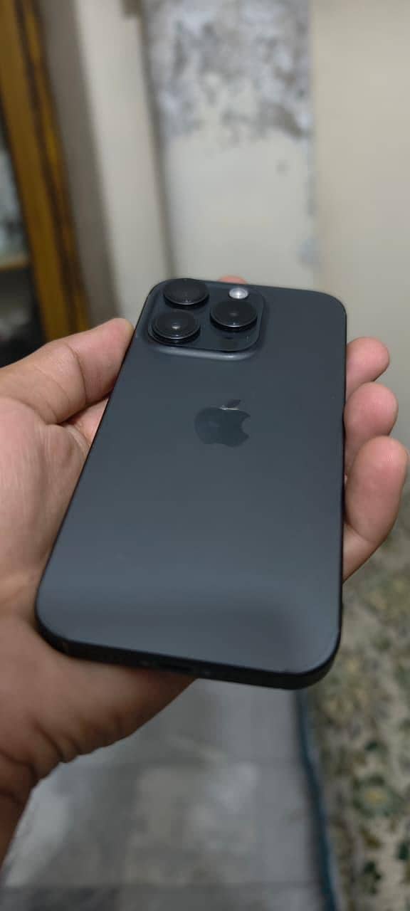 Apple iPhone 15 Pro 4