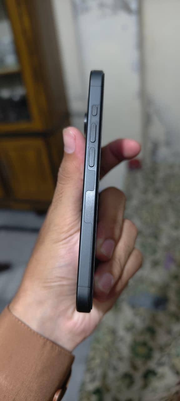 Apple iPhone 15 Pro 6