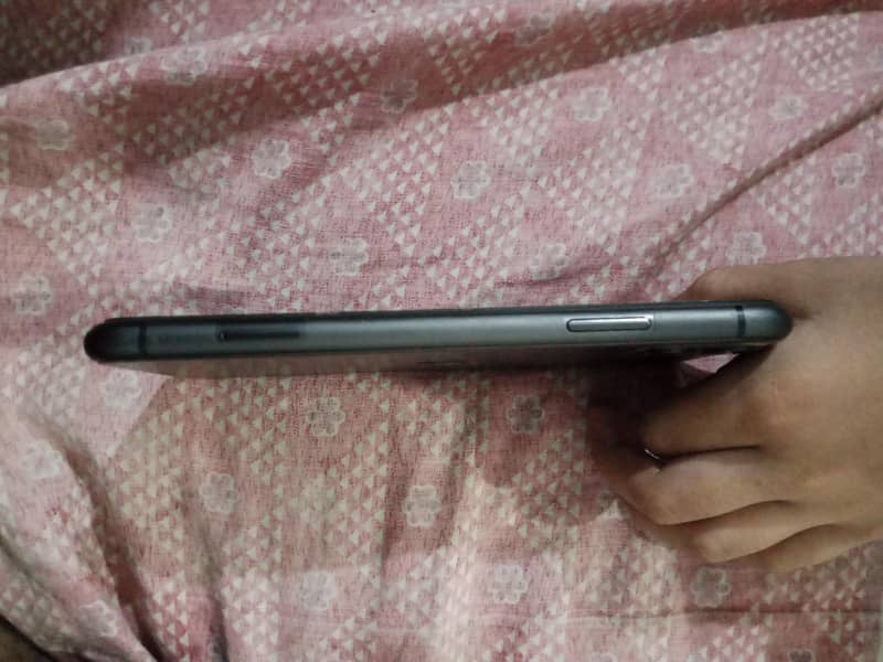 Apple iPhone 11 8