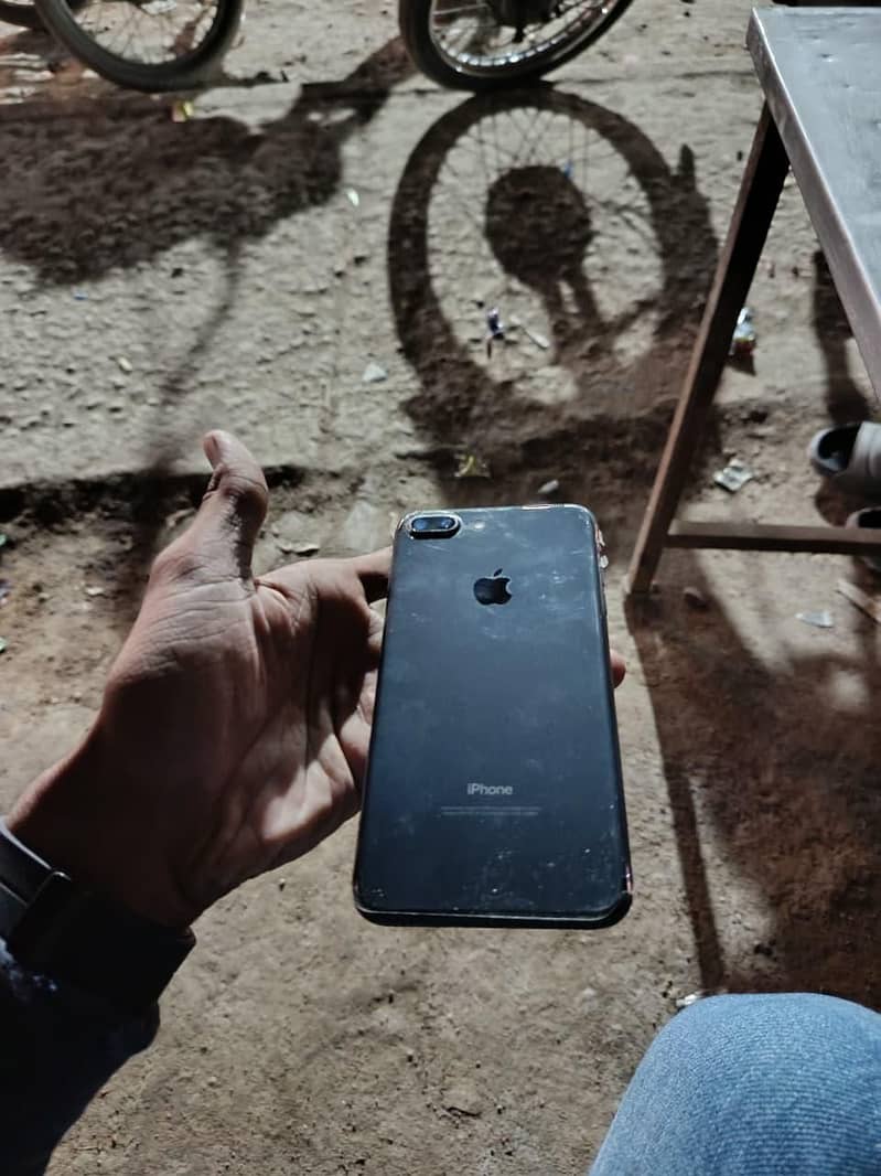 Apple iPhone 7 Plus 2
